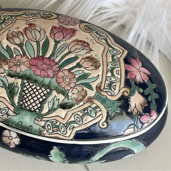 VTG Hand Painted Oval Blue Trinket Box HFP MACAU Sage Green Gilded Pink Flowers - Picture 7 of 13